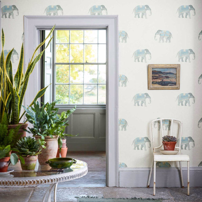 India Wedgwood/Cream Wallpaper