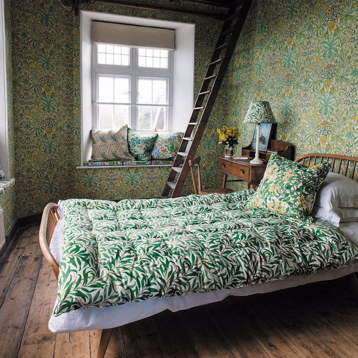 Morris & Co Willow Bough Leaf Green Wallpaper